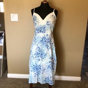 Lightweight cotton, lined printed summer dress.